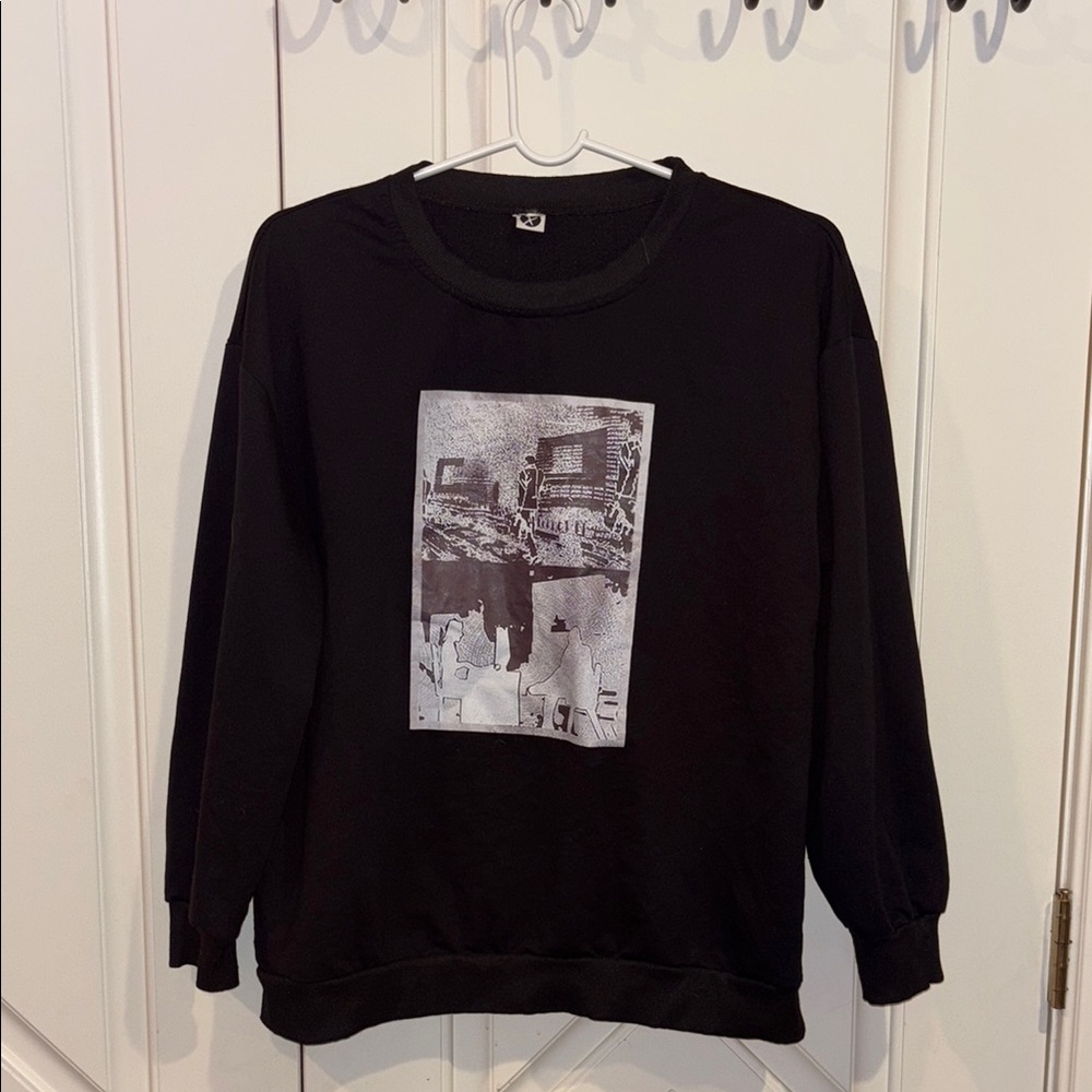 Graphic Black Sweatshirt